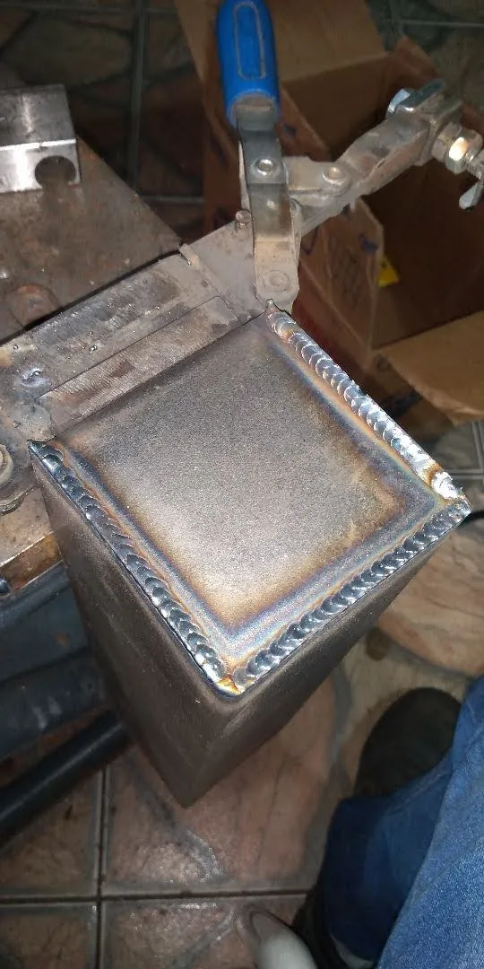 Caixa de aço inox com cordão de solda