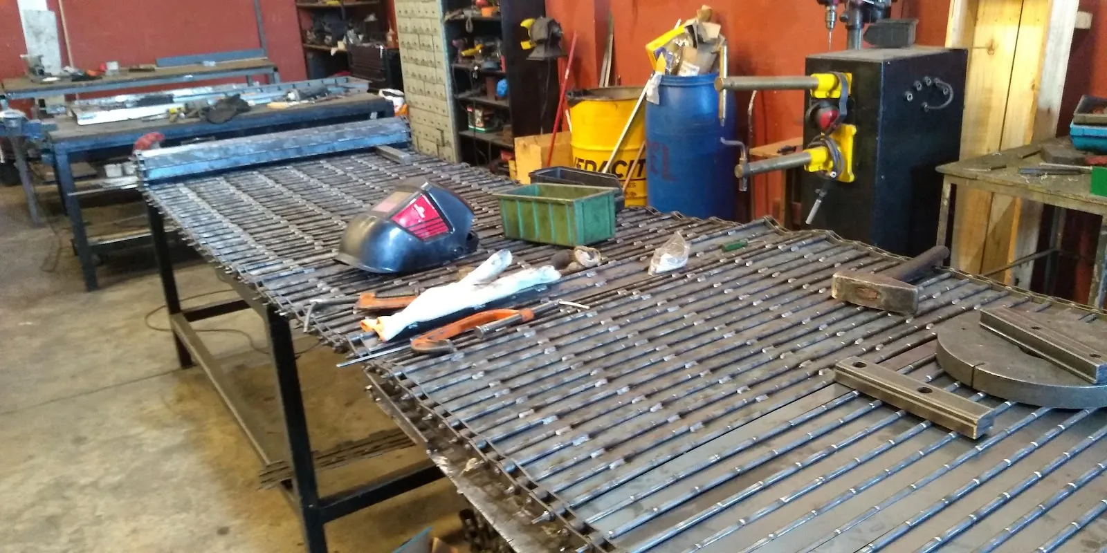 Mesa de trabalho da oficina de solda
